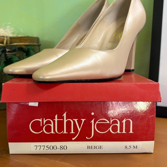 Cathy Jean Champagne Leather Heels - Picture 8 of 8